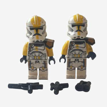Lego 327th Clone Trooper minifigure pair with blasters and binoculars from set 75431