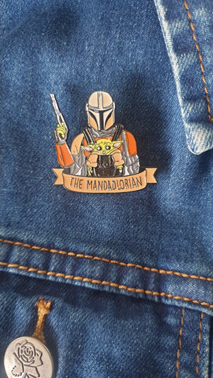 Mandadlorian - Mando & Child Enamel Pin / Brooch