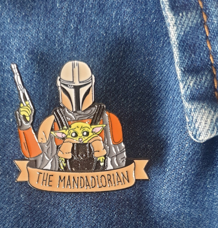 Mandadlorian - Mando & Child Enamel Pin / Brooch